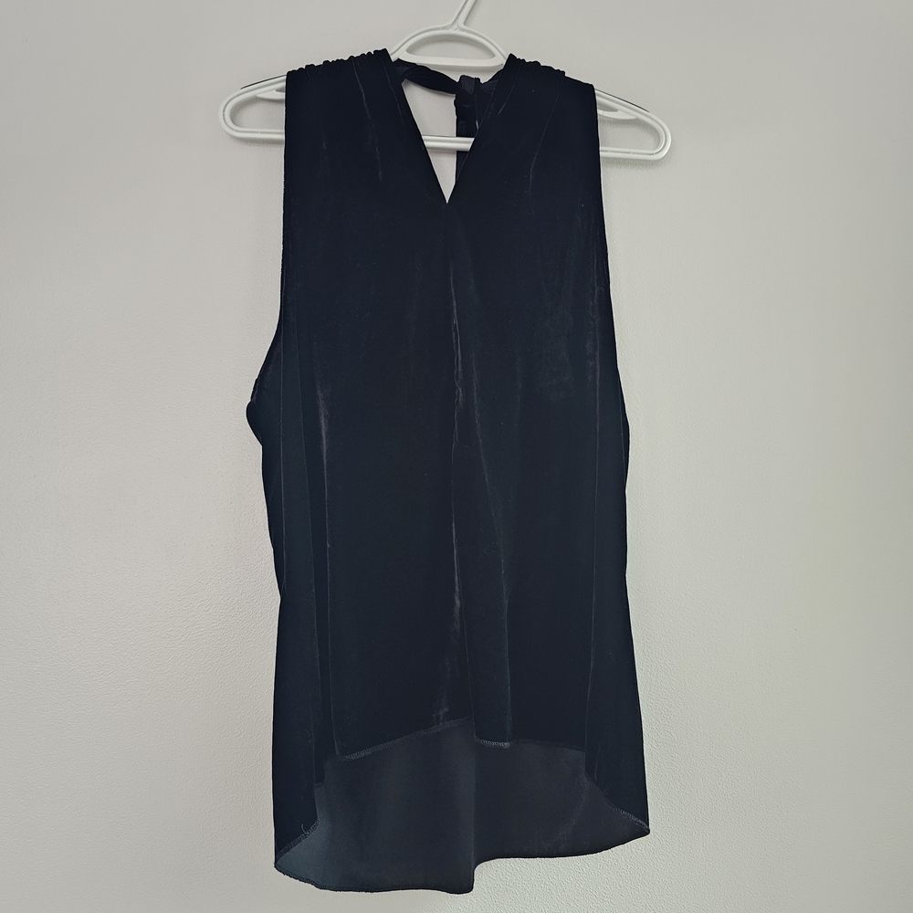 Chic Black Sleeveless Blouse